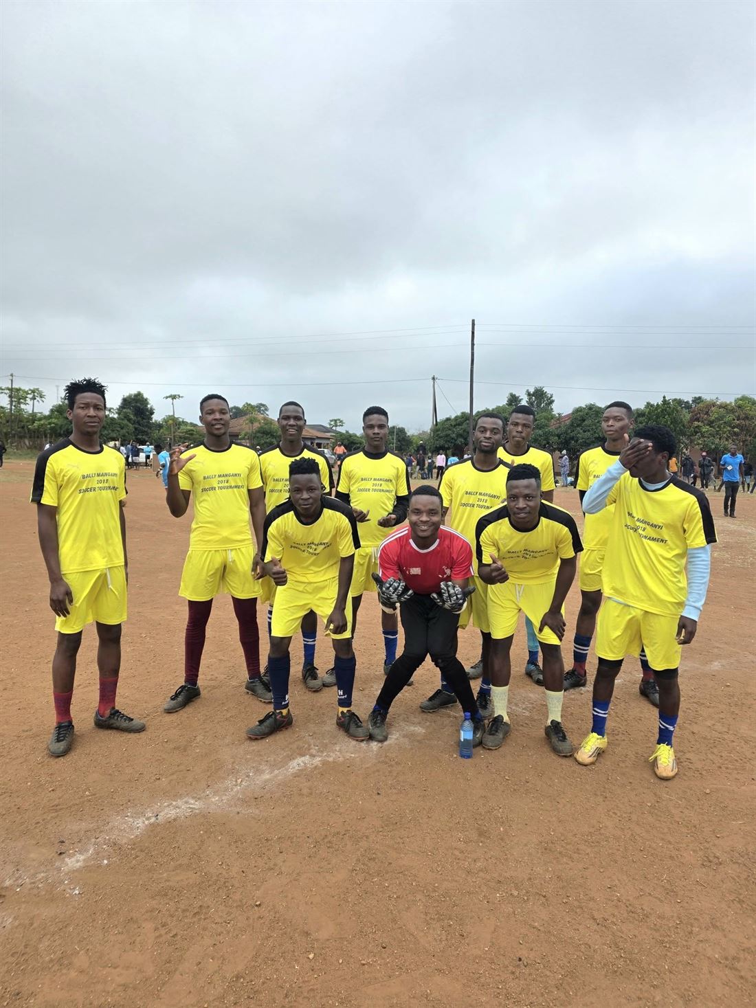 Team in yellow kit before kick-off